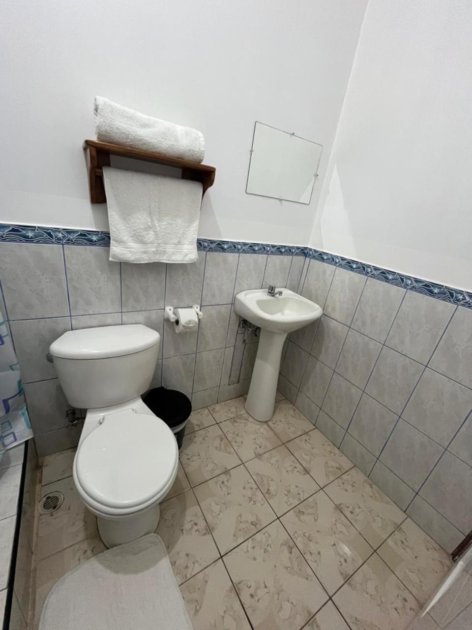 Hostal Neptuno - Poseidon Puerto Villamil Exterior photo