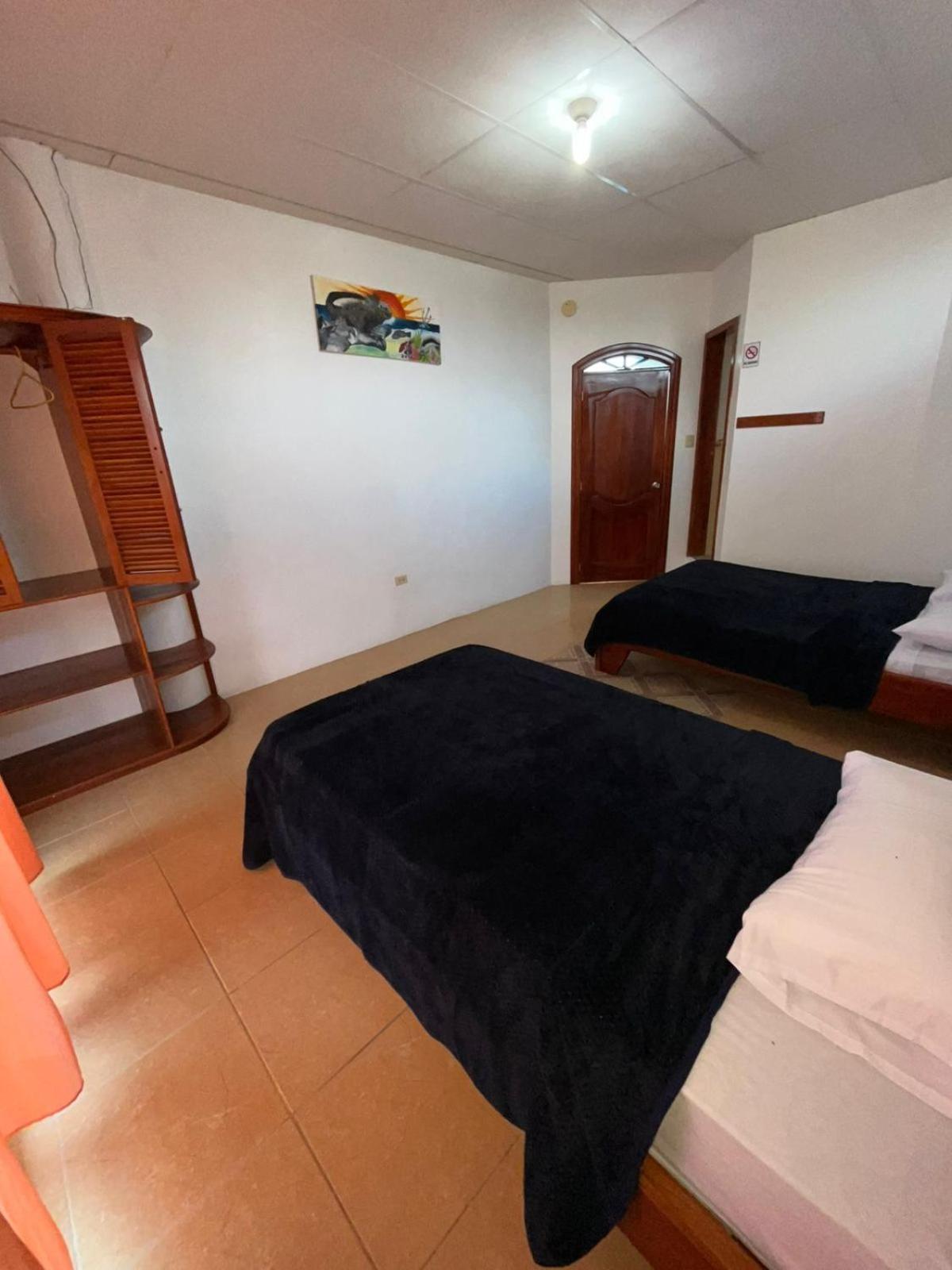 Hostal Neptuno - Poseidon Puerto Villamil Exterior photo
